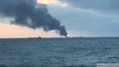 Пожар охватил танкер после мощного взрыва у берегов Саудовской Аравии