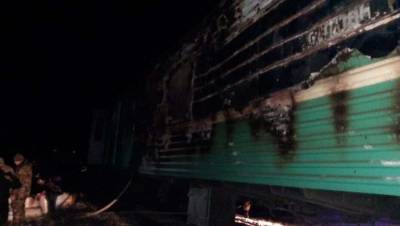 В багажном вагоне поезда Мангышлак – Актобе произошёл пожар из-за взрыва газового баллона, пострадали пять человек