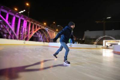 В Волгограде открылся ледовый каток у ТРЦ «Акварель»