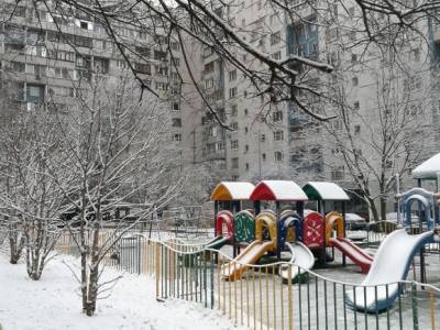 Москвичей предупредили о снегопаде и гололедице