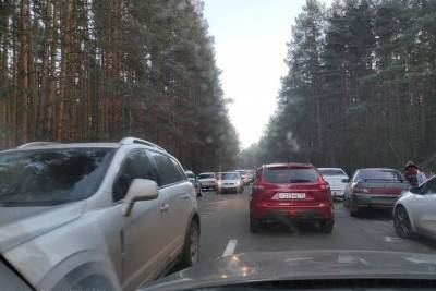 В Ярославле любители активного отдыха поставили в пробку пригородную трассу