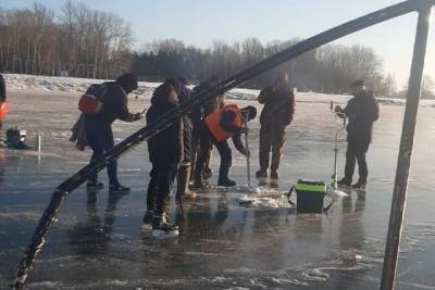 В Ярославле проверили толщину льда