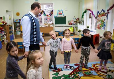 В Беларуси с 1 января вырастут зарплаты воспитателей и некоторых других работников сферы образования