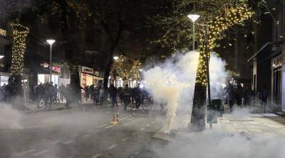 Полиция применила водяные пушки и слезоточивый газ при разгоне акции протеста в Тиране