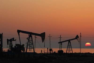 Цены на нефть растут после снижения в пятницу