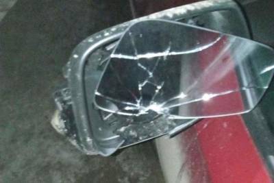 Житель Тверской области со злости разбил ключом несколько автомобилей