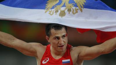Российский борец Власов стал трехкратным чемпионом мира