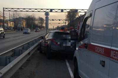 Из-за уснувшего за рулем таксиста погибла пассажирка в Хабаровске