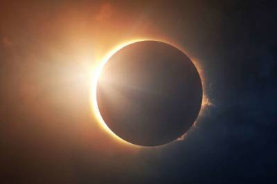 Жители Земли смогут сегодня наблюдать последнее солнечное затмение 2020 года: где посмотреть трансляцию