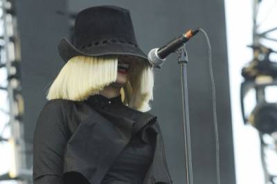 Певица Sia поддержала FKA Twigs и тоже обвинила актера Лабафа в насилии