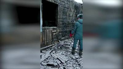 При пожаре в Иркутской области погибли женщина и двое детей