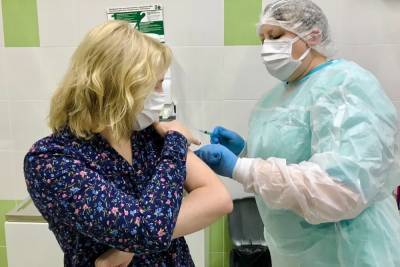В Ярославле началась вакцинация медиков от COVID-19