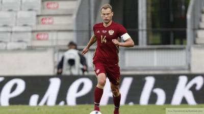 Футболист Алексей Березуцкий лишился загранпаспорта
