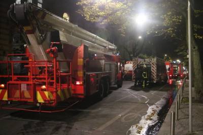 В харьковской многоэтажке вспыхнула квартира: спасатели вынесли из огня два трупа