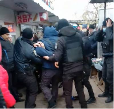 "Беспредел полиции или законные действия?": Жители Северодонецка стали очевидцами "громкого" задержания