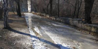 "Непередаваемые ощущения!": Жители Лисичанска обсуждают в соцсетях городские ледяные "аттракционы"