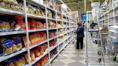 Правительству РФ предложили установить планку колебаний цен на продукты