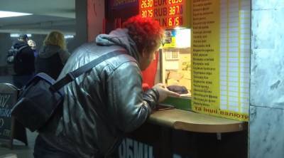 Доллар рухнет, украинцев предупредили о сроках неизбежного скачка валют: "Опустится ниже..."