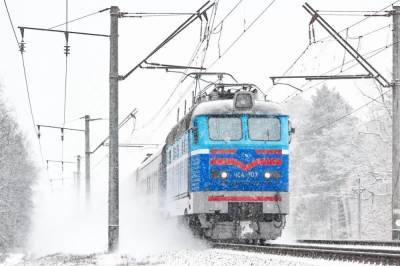 В результате непогоды в Украине произошел сбой в графике движения поездов