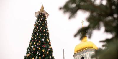 «Лишит Киев Божьего благословения»? Кому и чем не понравилась волшебная шляпа на главной новогодней елке Украины — все подробности