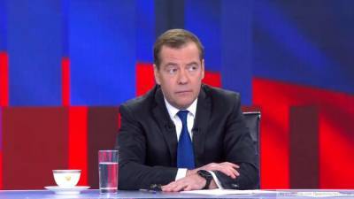 Медведев заявил, что "Единая Россия" отказалась от съездов в 2020 году