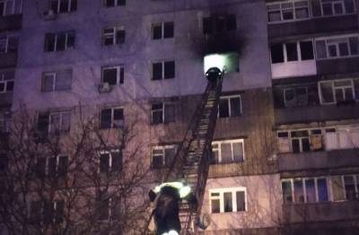 В Харькове ночью горела квартира в жилой многоэтажке: есть жертвы