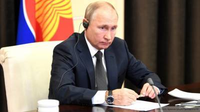 Путин выступил на форуме "Единой России"