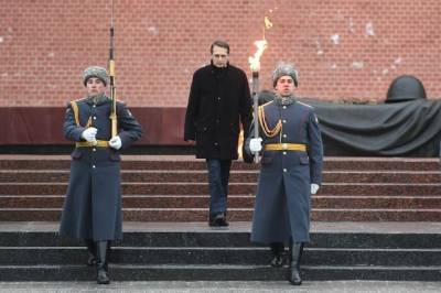 В Москве торжественно взята частица Вечного огня для переноса ее в Белград