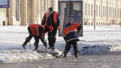 За неделю дорожники Петербурга вывезли с улиц более 6 тысяч кубометров снега