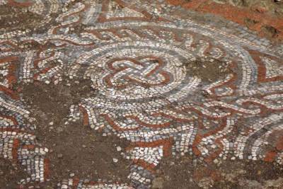 Археологи обнаружили роскошную мозаику периода «темного века» (Видео)