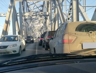 На Императорском мосту столкнулись четыре автомобиля. Образовалась пробка