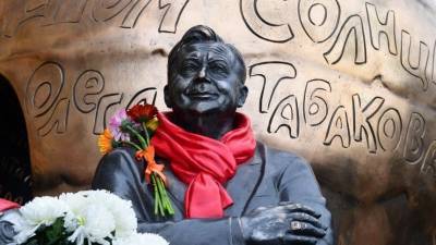 «Атом Солнца Олега Табакова»: в Москве открыли необычный памятник легендарному артисту