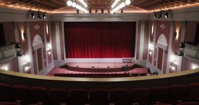 Собянин осмотрел итоги реставрации кинотеатра "Художественный"