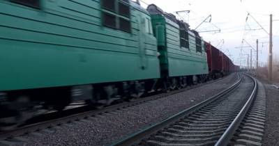 Во Львове школьница погибла при попытке сделать селфи на вагоне поезда