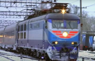 Укрзализныця предупреждает: поезда задерживаются, «слушайте объявления на вокзалах»