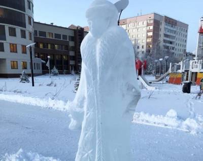 В Усинске вандалы разбили ледяную фигуру Снегурочки