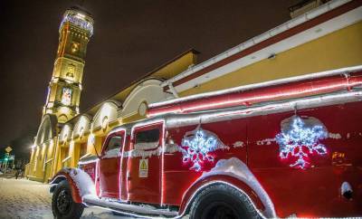 Хороводы, загадки и подарки. В Гродно 33-метровая пожарная каланча станет новогодней елкой