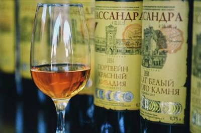 Друг Путина за бесценок купил украденный у Украины крымский винзавод «Массандра»