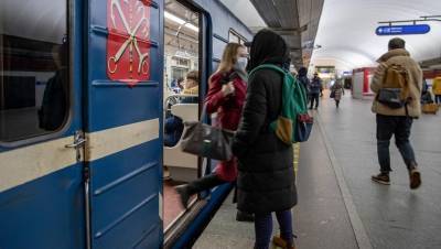 Пассажиропоток в метро Петербурга в пандемию сократился на треть