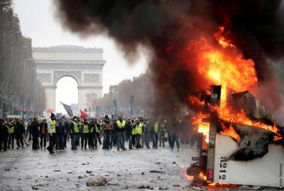 В Париже на протестах задержали 80 человек