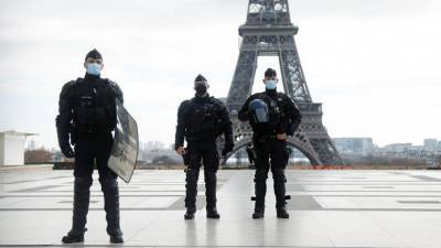 Le Monde: «последняя капля» — слова Макрона о полицейском насилии спровоцировали протесты служителей правопорядка