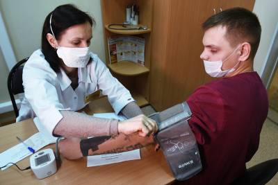 Гинцбург заявил о полной безопасности вакцины "Спутник V" для здоровья