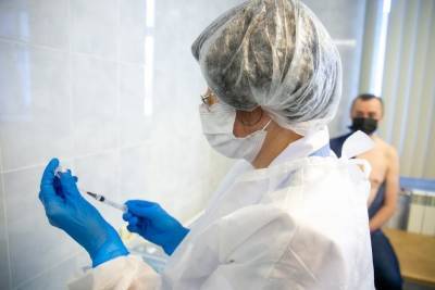 В Свердловской области 101 человека привили китайской вакциной от коронавируса