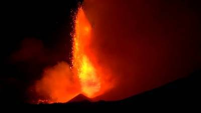 На Сицилии проснулся крупнейший вулкан Европы