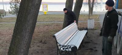 Новые скамейки установили на Левашовском бульваре в Петрозаводске
