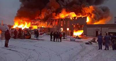 Площадь пожара в промзоне в Одинцове выросла до 1,2 тыс квадратных метров