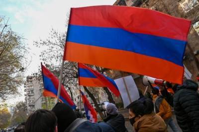 В Ереване оппозиция Пашиняна вышла на шествие