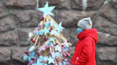 В Украине усилят карантин с 19 декабря: как будут проходить школьные утренники, религиозные мероприятия и можно ли встречать Новый год в кафе