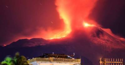 На Сицилии "проснулась" Этна: появились яркие фото и видео извержения вулкана