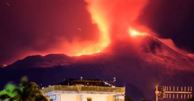 В Италии проснулась Этна, самый высокий вулкан в мире (фото, видео)